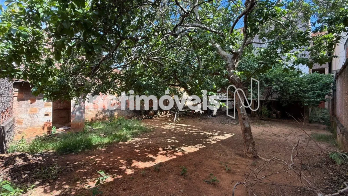 Casa para Venda com 7 quartos no bairro Cândida Câmara