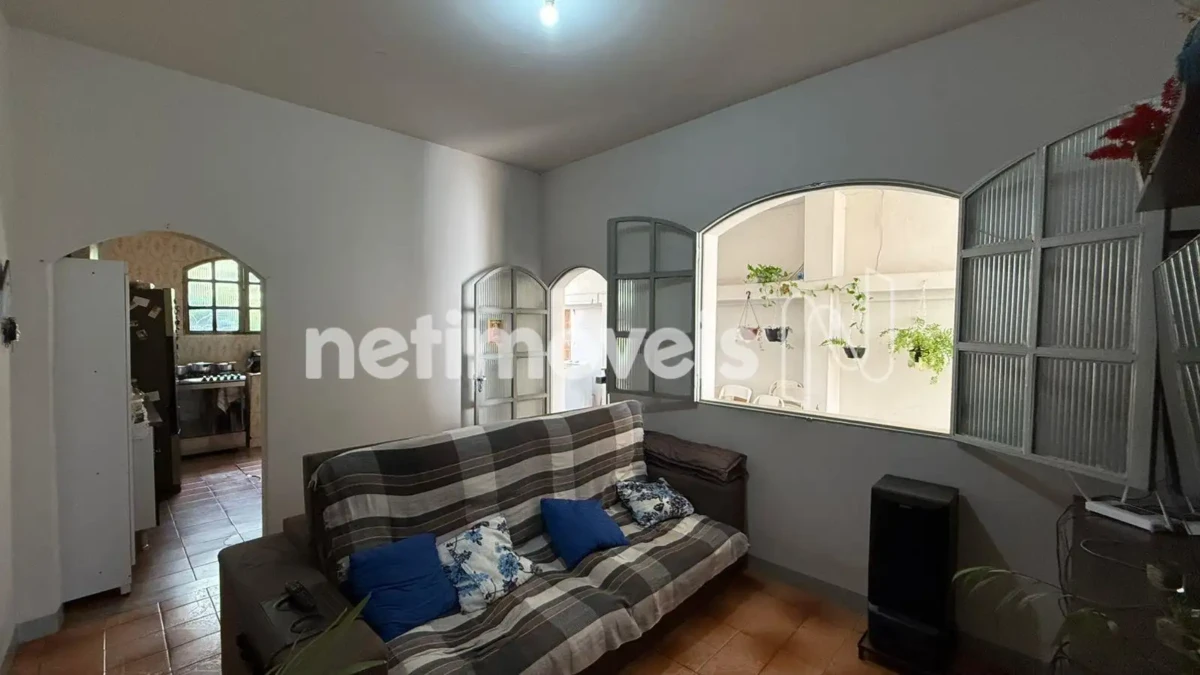 Casa para Venda com 7 quartos no bairro Cândida Câmara