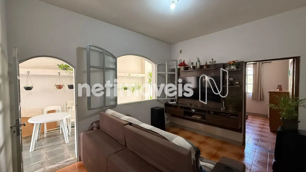 Casa para Venda com 7 quartos no bairro Cândida Câmara