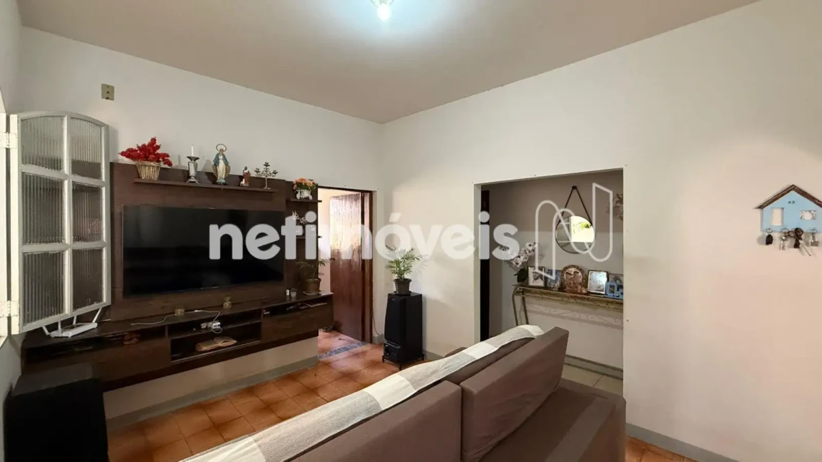 Casa para Venda com 7 quartos no bairro Cândida Câmara