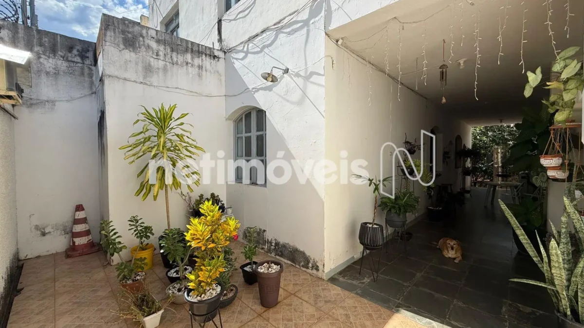Casa para Venda com 7 quartos no bairro Cândida Câmara