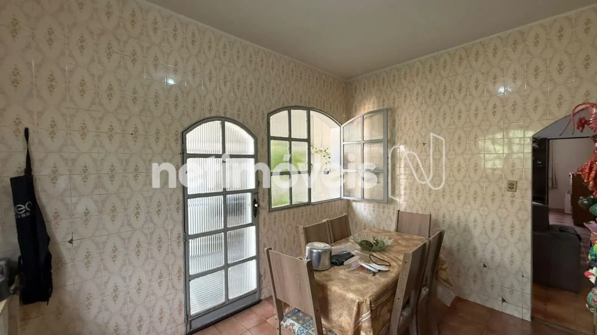 Casa para Venda com 7 quartos no bairro Cândida Câmara