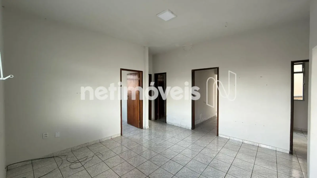 Casa para Venda com 7 quartos no bairro Cândida Câmara