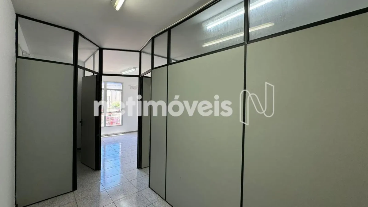 Sala para Venda de área principal de 30 m² no bairro Santo Expedito