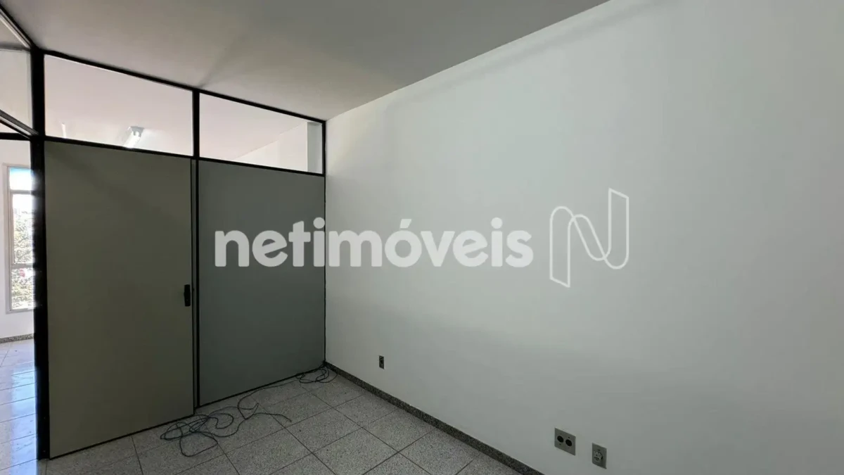 Sala para Venda de área principal de 30 m² no bairro Santo Expedito