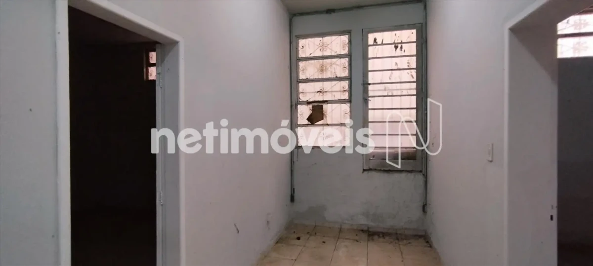 Prédio para Venda com 4 salas no bairro Centro em Montes Claros