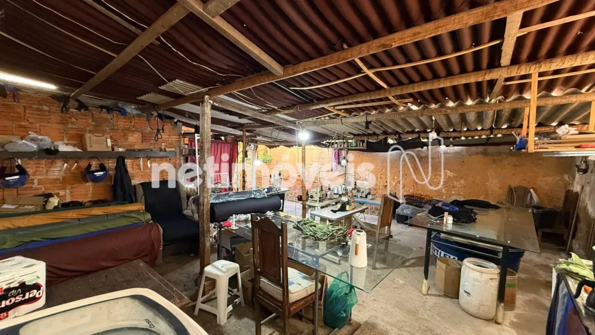 Casa para Venda com 8 quartos no bairro Vila Guilhermina