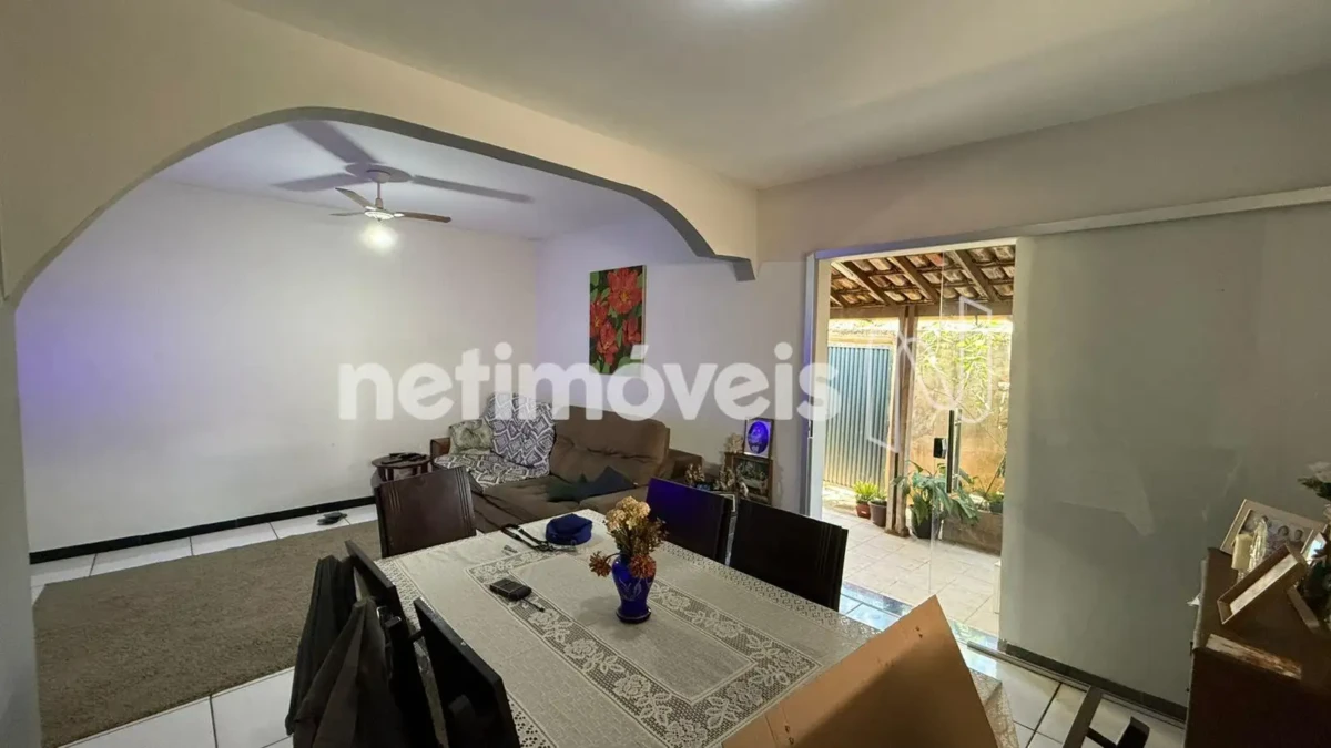 Casa para Venda com 8 quartos no bairro Vila Guilhermina