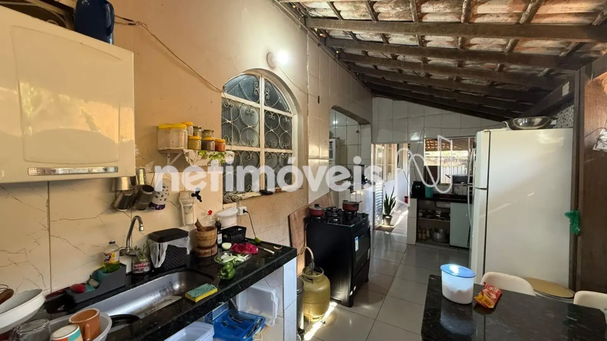 Casa para Venda com 8 quartos no bairro Vila Guilhermina