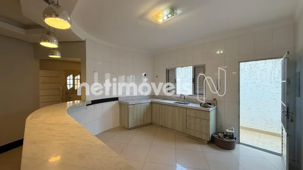Casa para Venda com 3 quartos no bairro Esplanada