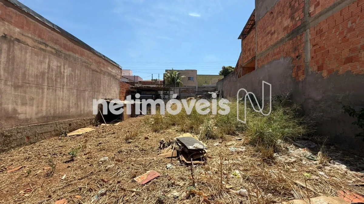 Lote para Venda com área de 200 m² no bairro Universitário