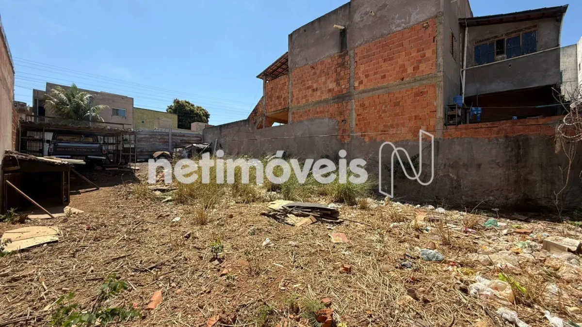 Lote para Venda com área de 200 m² no bairro Universitário