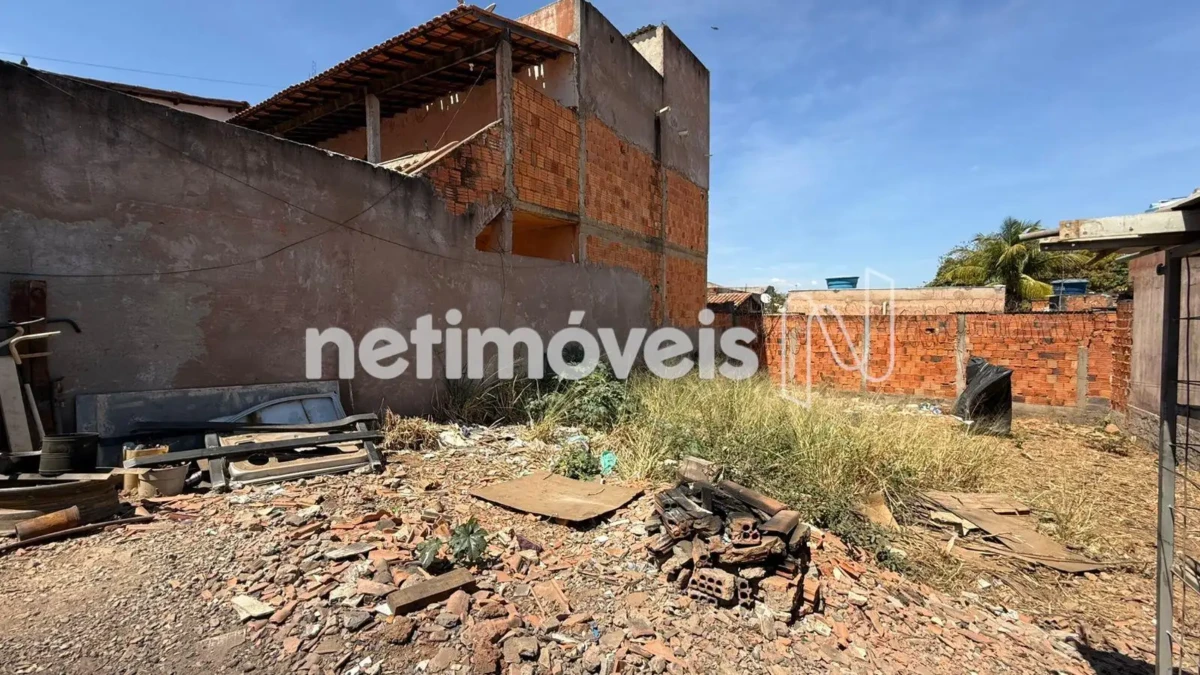 Lote para Venda com área de 200 m² no bairro Universitário