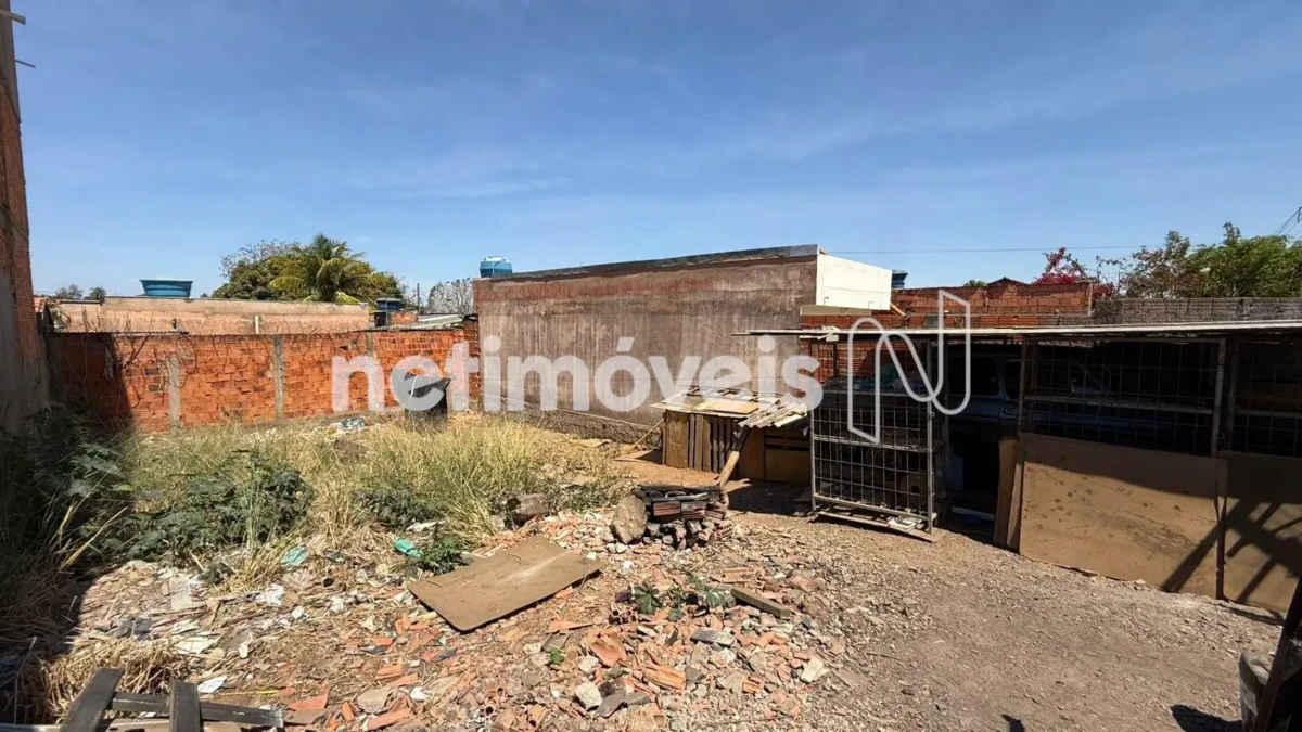 Lote para Venda com área de 200 m² no bairro Universitário