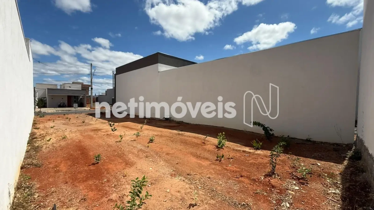 Lote para Venda com área de 200 m² no bairro Vila Segura