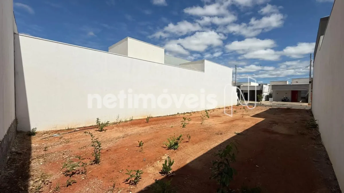 Lote para Venda com área de 200 m² no bairro Vila Segura