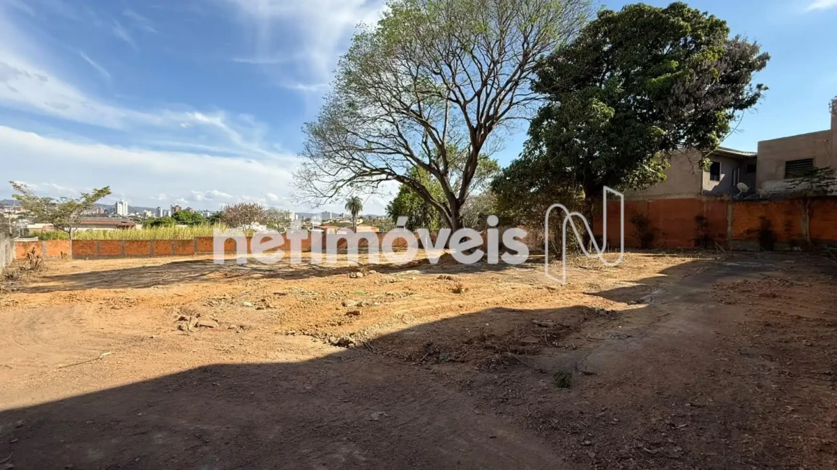 Lote para Venda com área de 2204 m² no bairro Vila Antônio Narciso