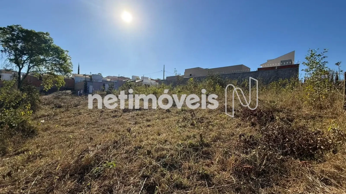 Lote para Venda com área de 366 m² no bairro Chácaras Paraíso