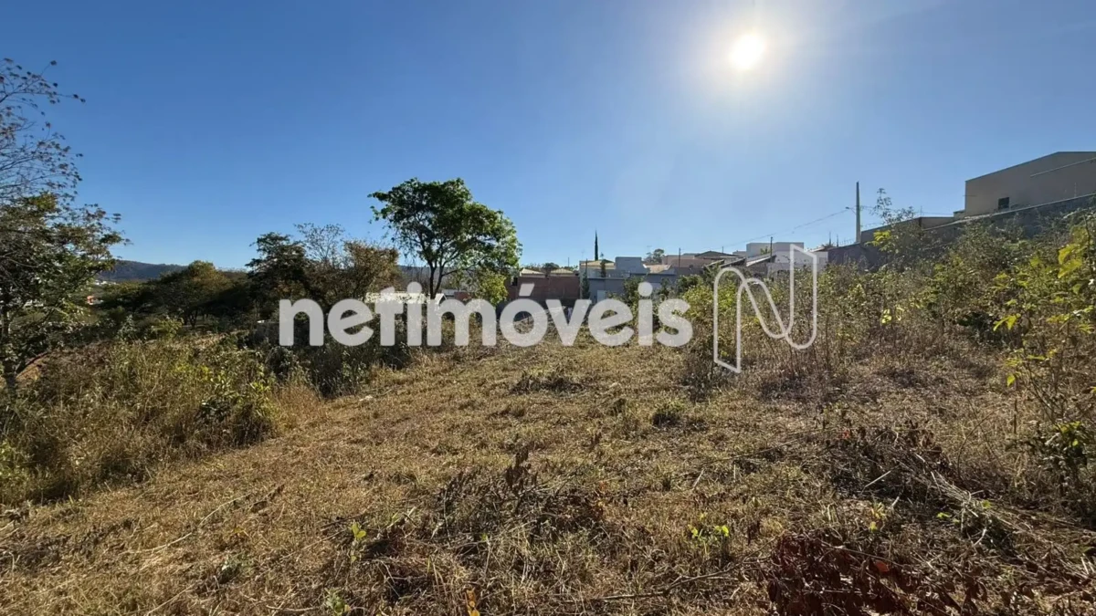 Lote para Venda com área de 366 m² no bairro Chácaras Paraíso