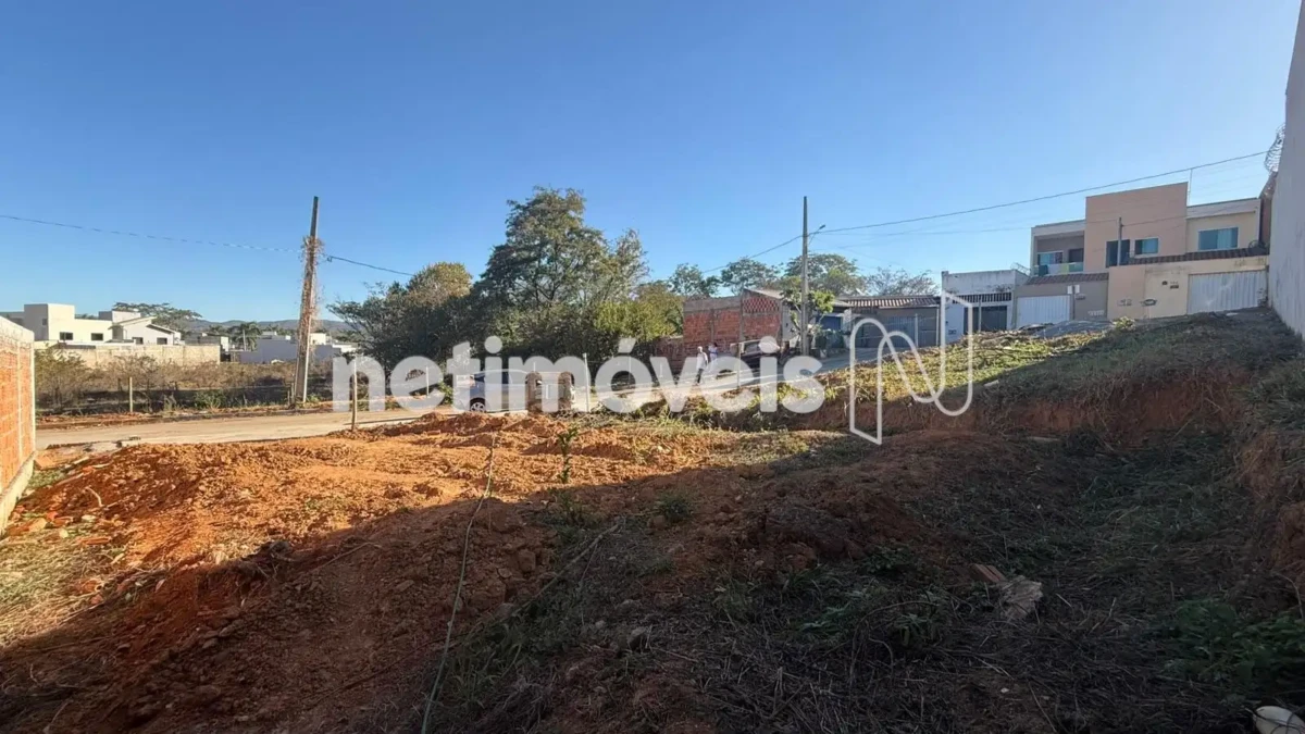 Lote para Venda com área de 296 m² no bairro Chácaras Paraíso