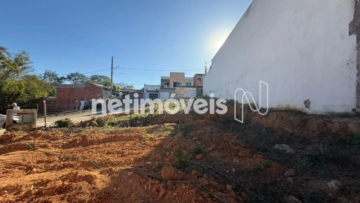 Lote para Venda com área de 296 m² no bairro Chácaras Paraíso