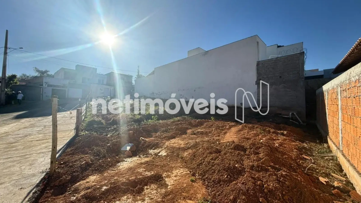 Lote para Venda com área de 296 m² no bairro Chácaras Paraíso