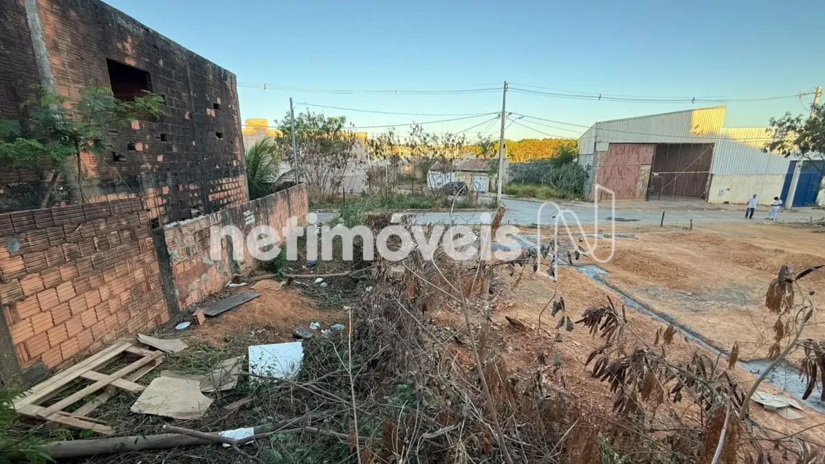 Lote para Venda com área de 240 m² no bairro Monte Carmelo