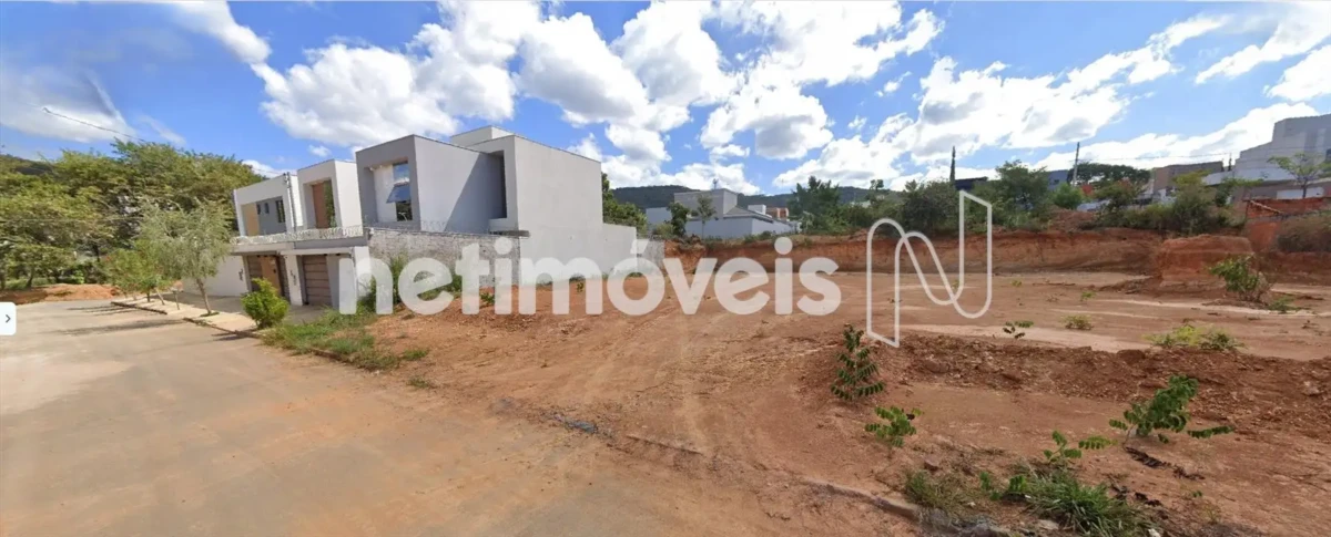 Lote para Venda com área de 240 m² no bairro Ibituruna