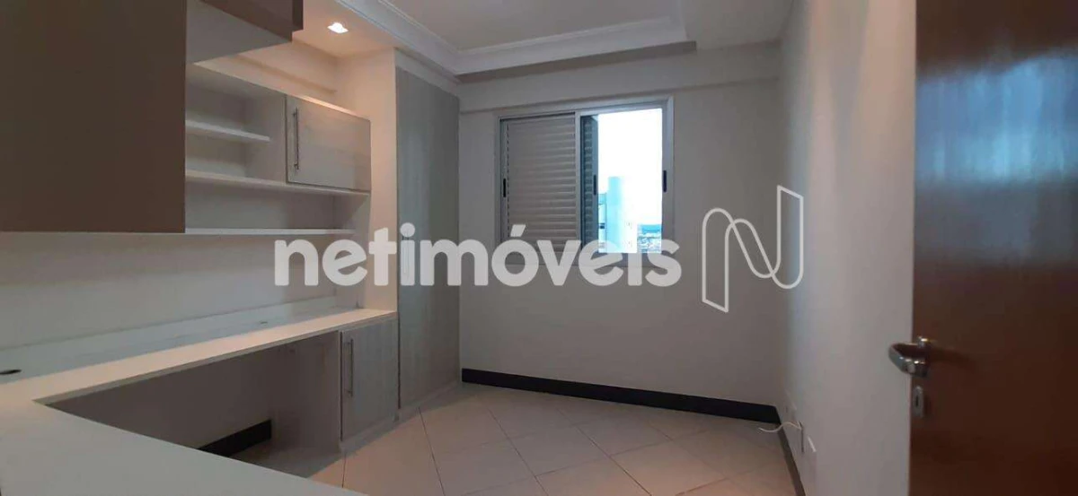 Apartamento para Venda com 4 quartos no bairro Cândida Câmara