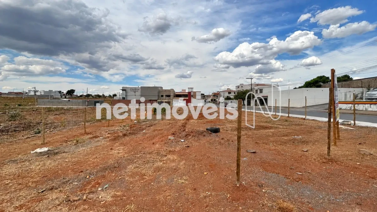 Lote para Venda com área de 836.85 m² no bairro Conjunto Residencial Jk