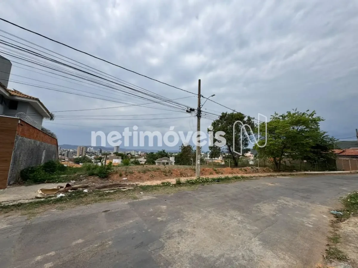 Lote para Venda com área de 1005 m² no bairro Ibituruna