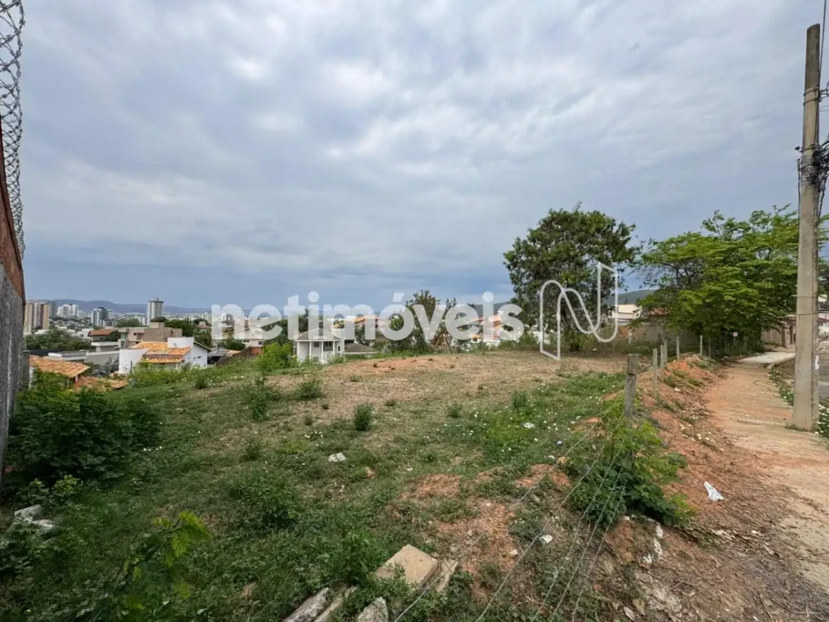 Lote para Venda com área de 1005 m² no bairro Ibituruna