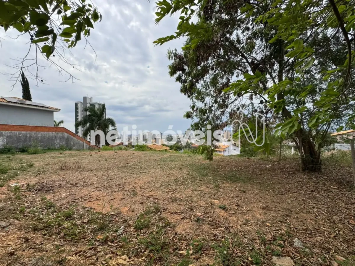 Lote para Venda com área de 1005 m² no bairro Ibituruna