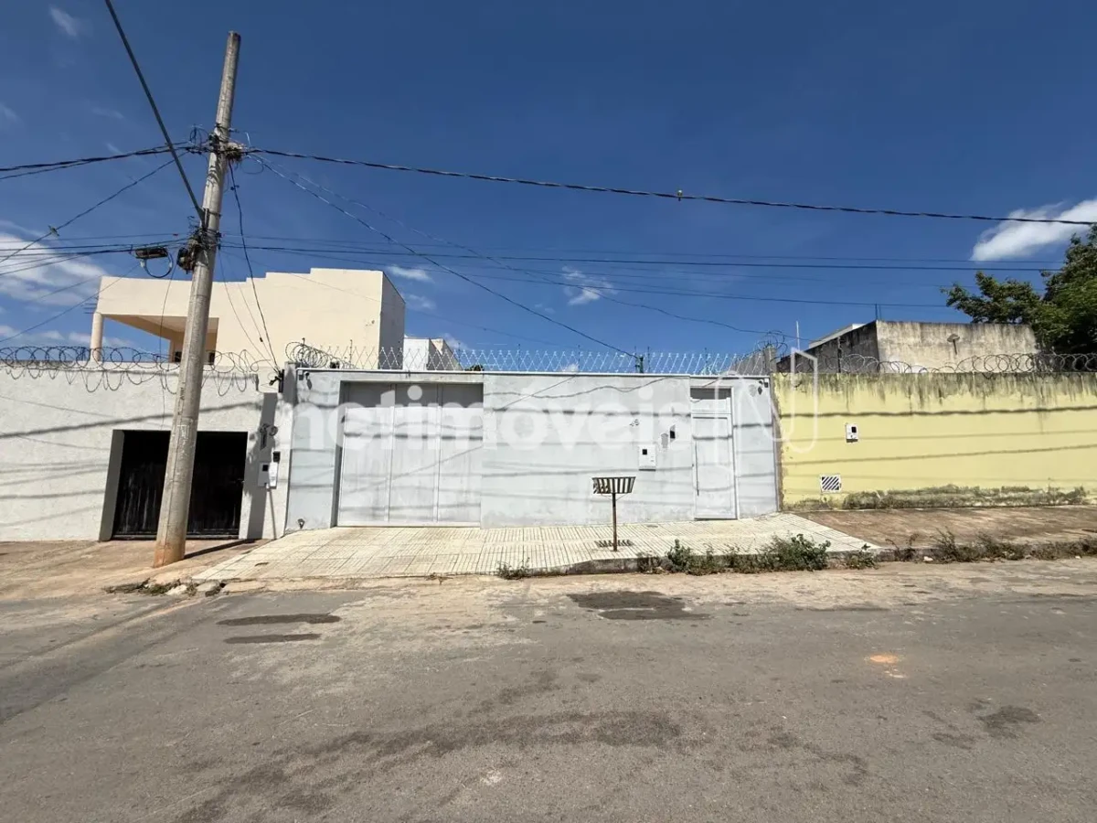 Casa para Venda com 3 quartos no bairro Vila Santa Cruz