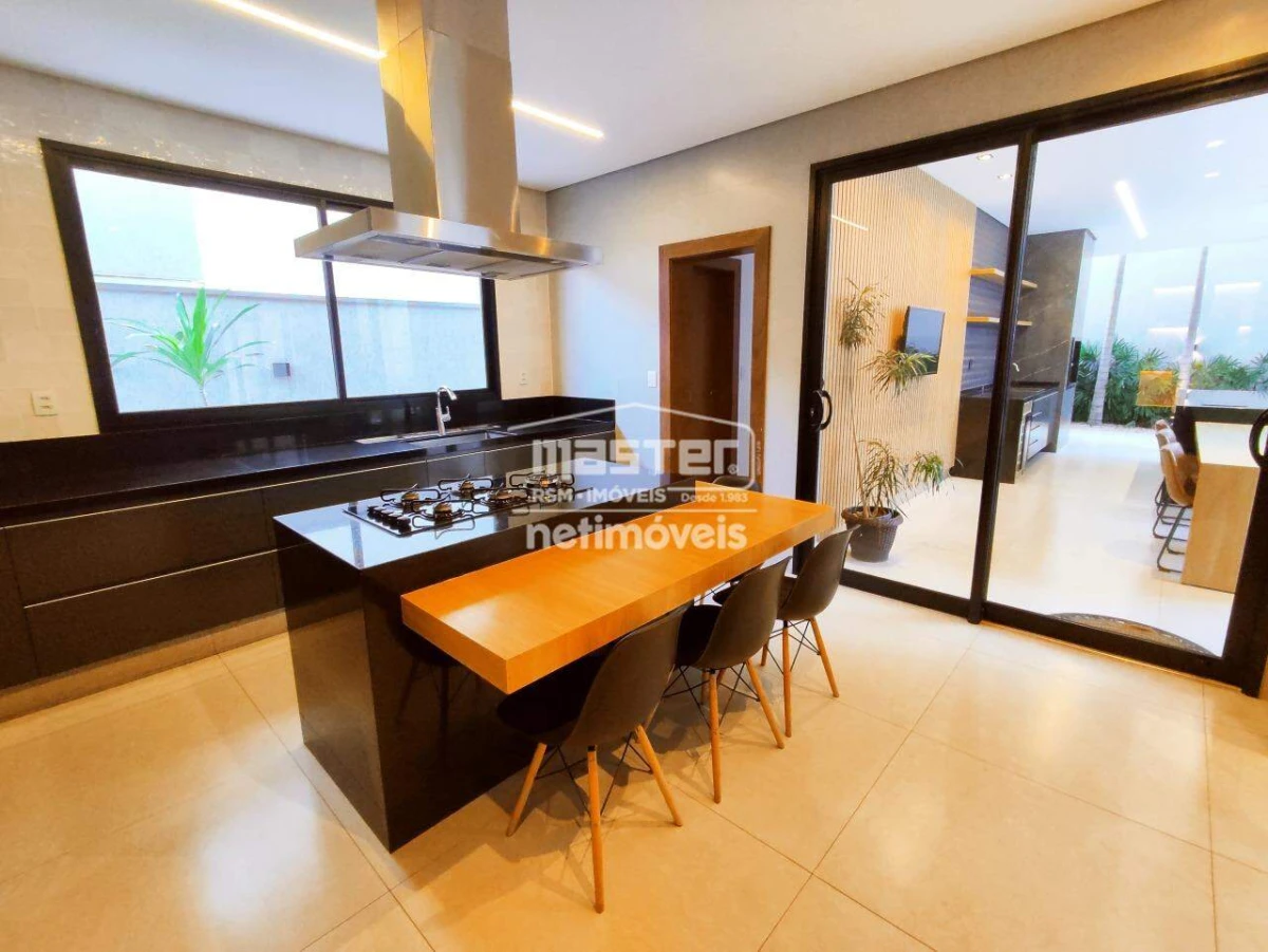 Casa em Condomínio Mobiliado para Locação com 4 quartos no bairro Funcionários