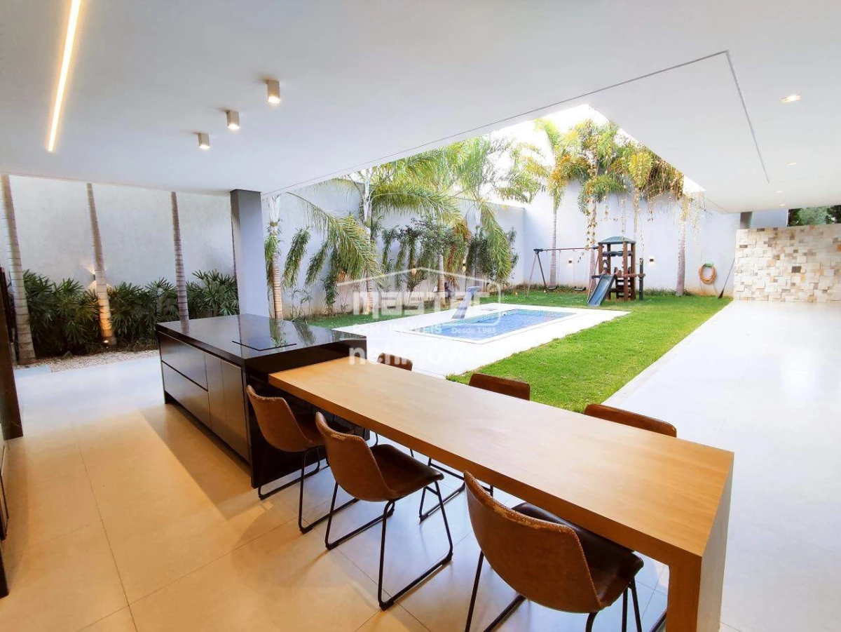 Casa em Condomínio Mobiliado para Locação com 4 quartos no bairro Funcionários