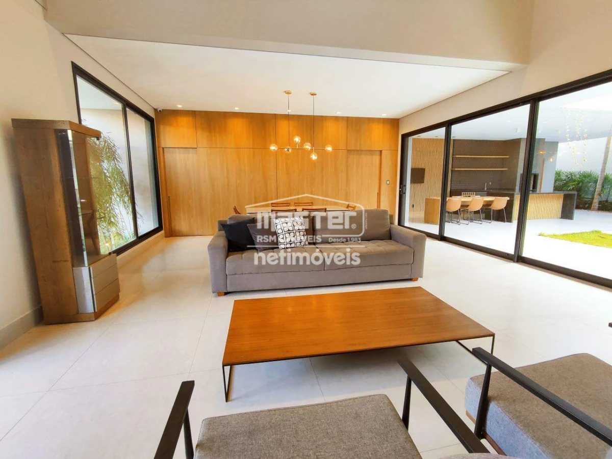Casa em Condomínio Mobiliado para Locação com 4 quartos no bairro Funcionários
