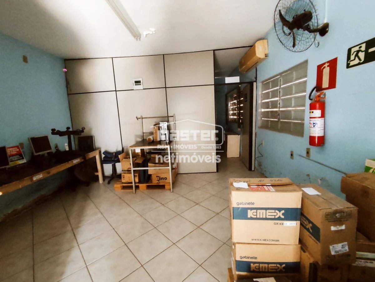 Ponto Comercial para Locação de área principal de 292,83 m² no bairro Melo