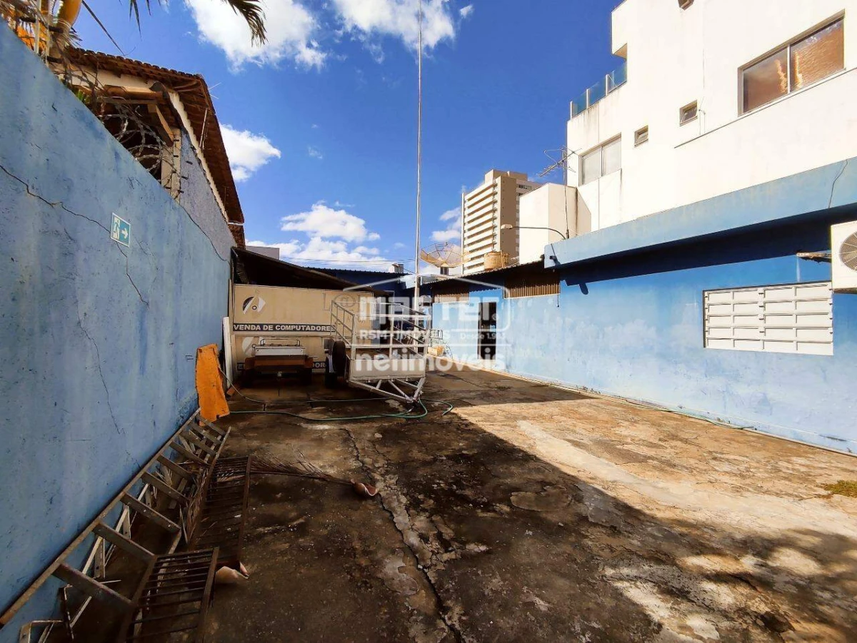 Ponto Comercial para Locação de área principal de 292,83 m² no bairro Melo