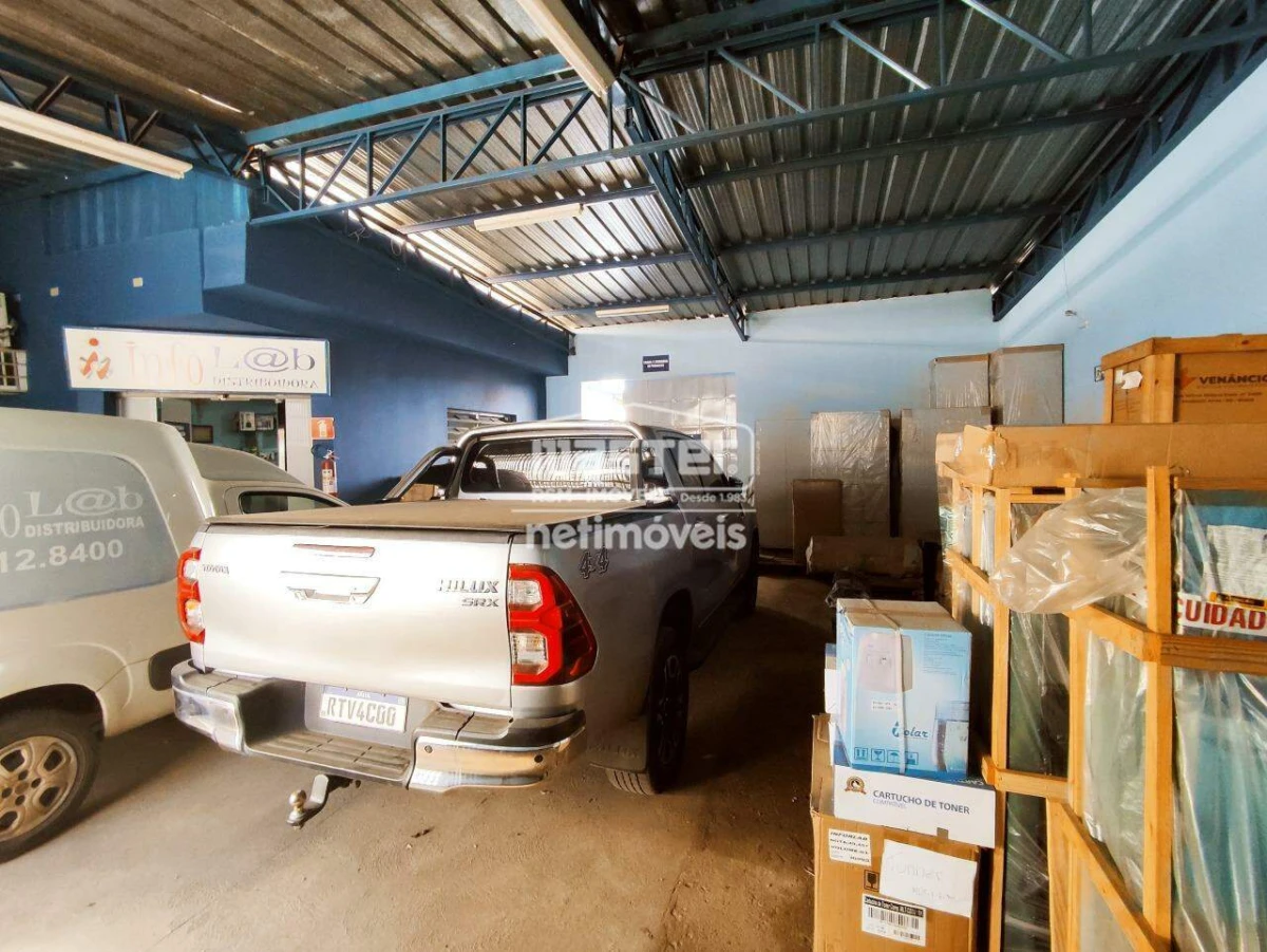 Ponto Comercial para Locação de área principal de 292,83 m² no bairro Melo