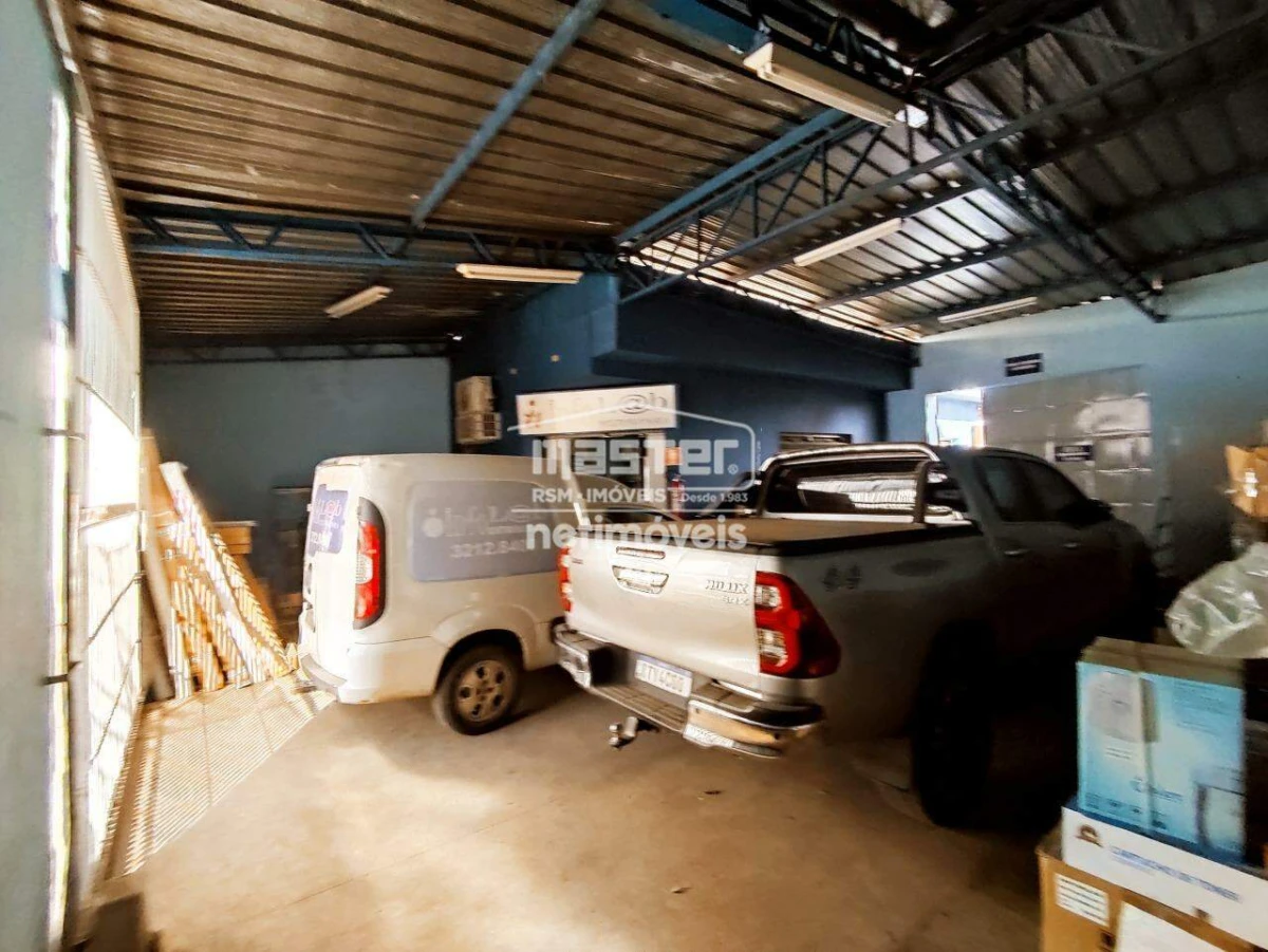 Ponto Comercial para Locação de área principal de 292,83 m² no bairro Melo