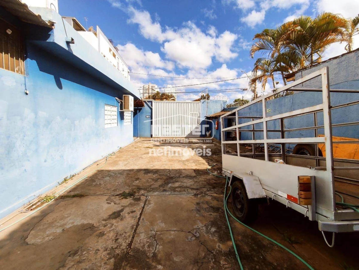 Ponto Comercial para Locação de área principal de 292,83 m² no bairro Melo