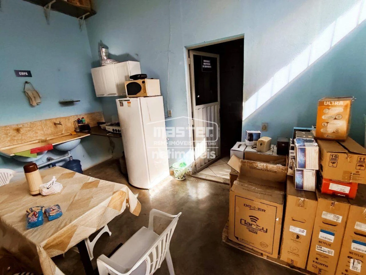 Ponto Comercial para Locação de área principal de 292,83 m² no bairro Melo