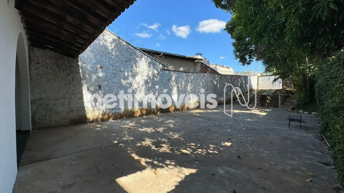 Casa para Venda com 3 quartos no bairro Sagrada Família