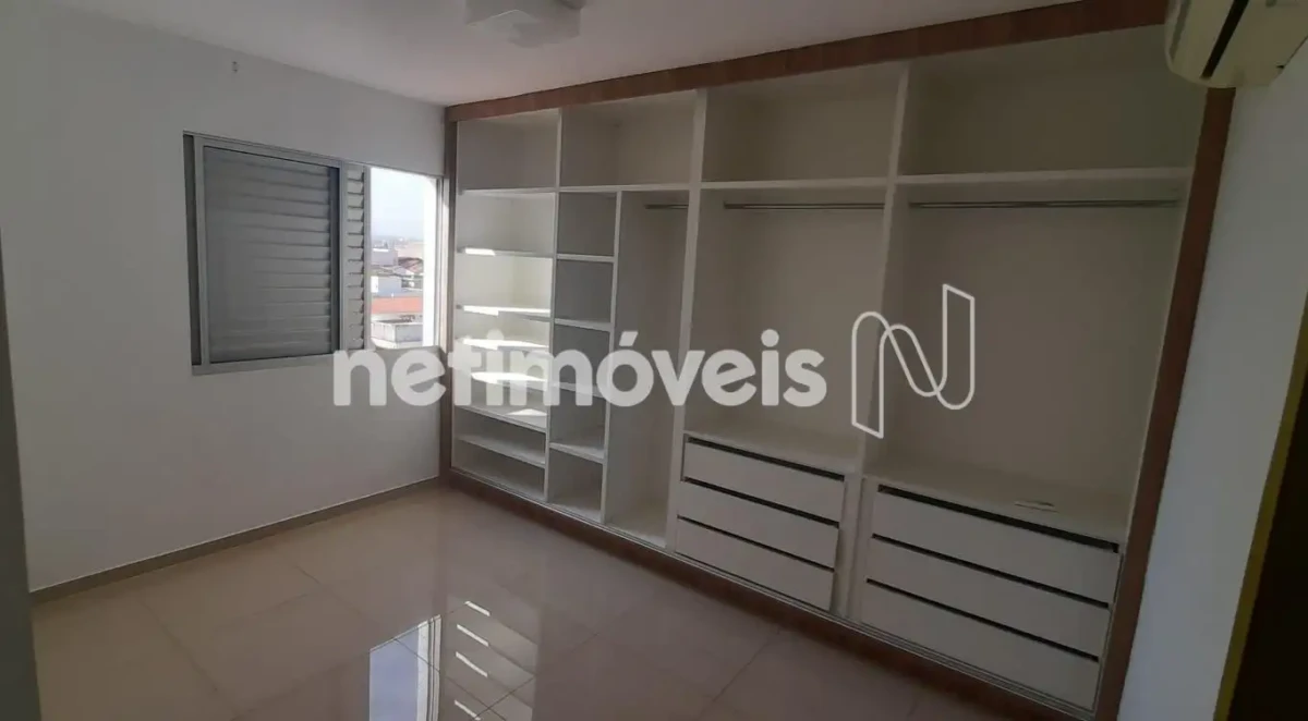 Apartamento para Venda com 3 quartos no bairro Cândida Câmara