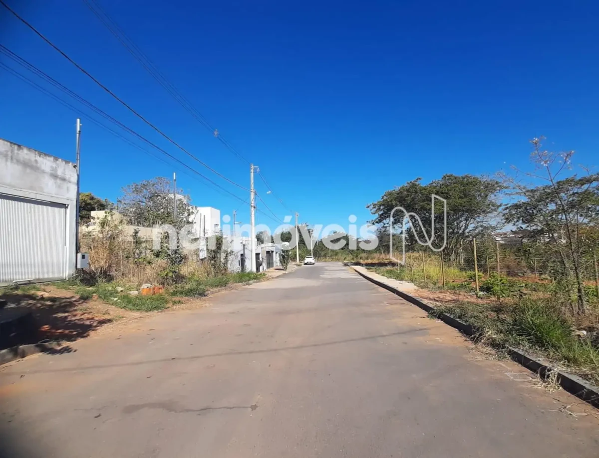 Lote para Venda com área de 450 m² no bairro Guarujá