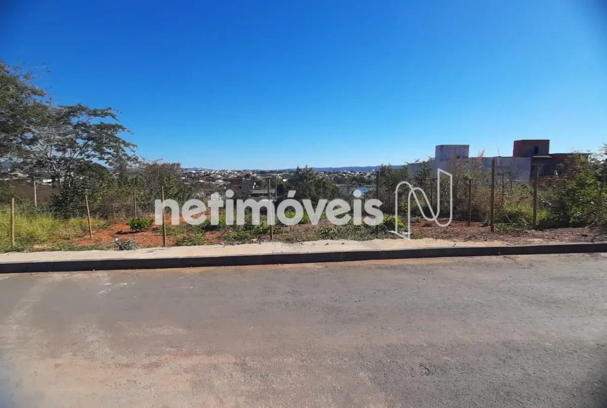 Lote para Venda com área de 450 m² no bairro Guarujá