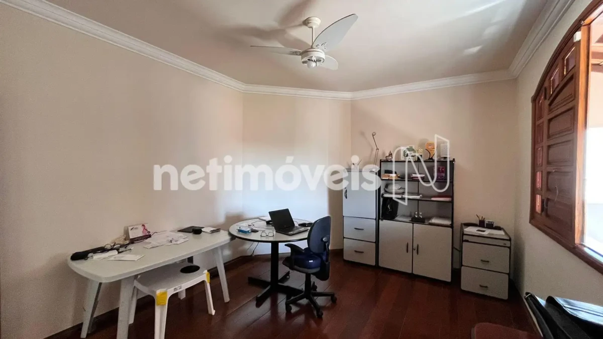 Casa para Venda com 5 quartos no bairro Cândida Câmara