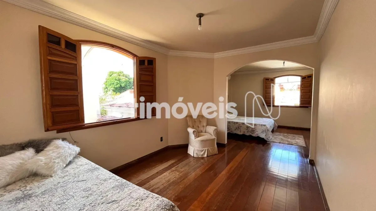Casa para Venda com 5 quartos no bairro Cândida Câmara