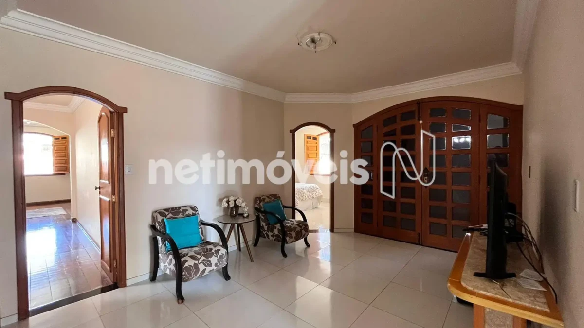 Casa para Venda com 5 quartos no bairro Cândida Câmara